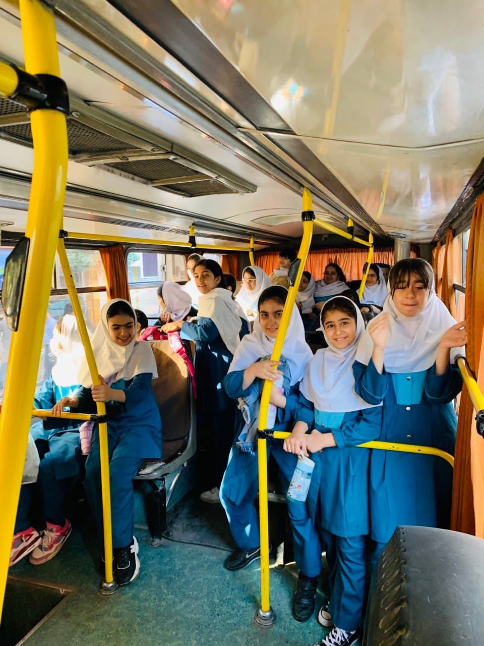 دبستان ایران